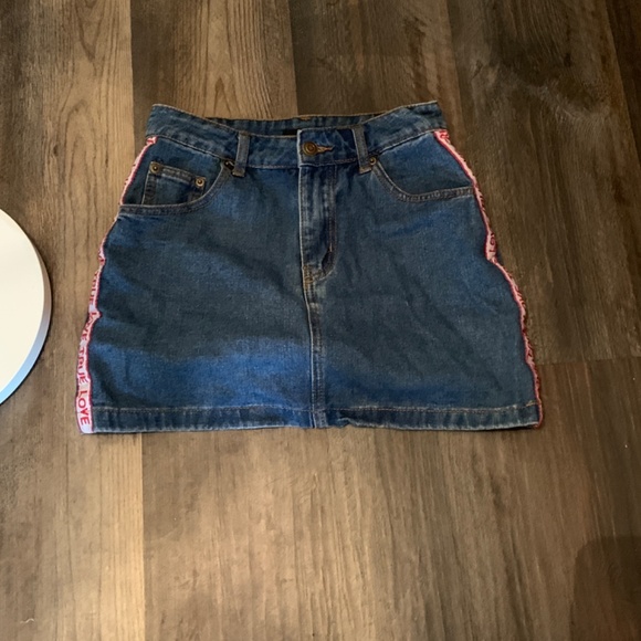 Forever 21 true love denim stretch mini. Worn a few‎ times - Picture 2 of 4
